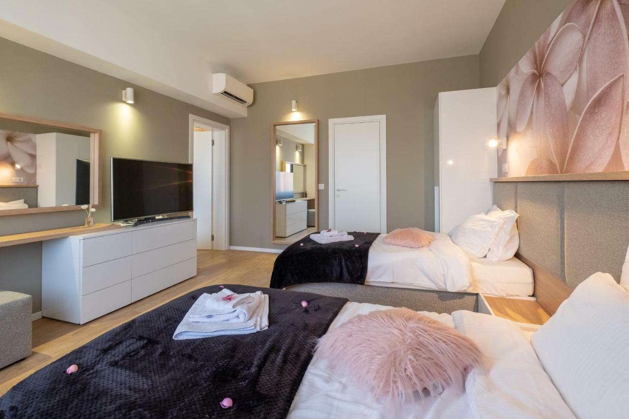 Vitosha Blvd Luxury 2-Bedroom, 2-Bathroom With Balcony Sofya Dış mekan fotoğraf
