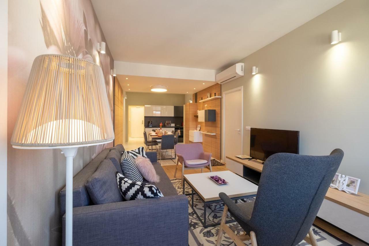 Vitosha Blvd Luxury 2-Bedroom, 2-Bathroom With Balcony Sofya Dış mekan fotoğraf