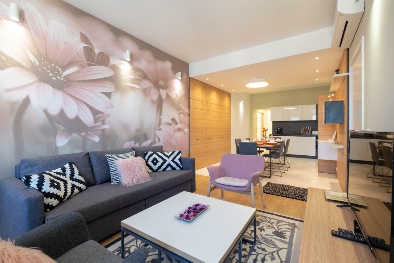Vitosha Blvd Luxury 2-Bedroom, 2-Bathroom With Balcony Sofya Dış mekan fotoğraf