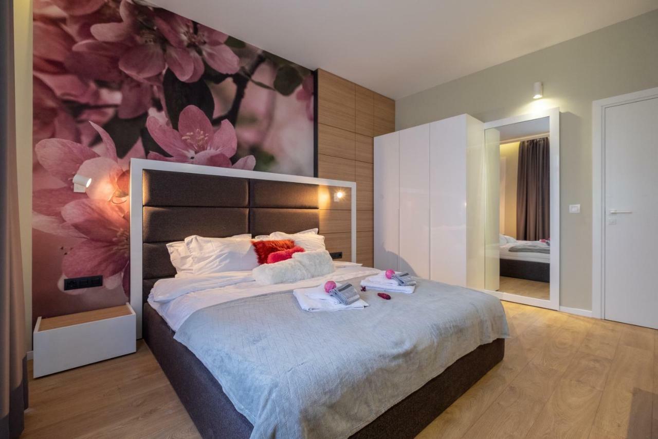 Vitosha Blvd Luxury 2-Bedroom, 2-Bathroom With Balcony Sofya Dış mekan fotoğraf