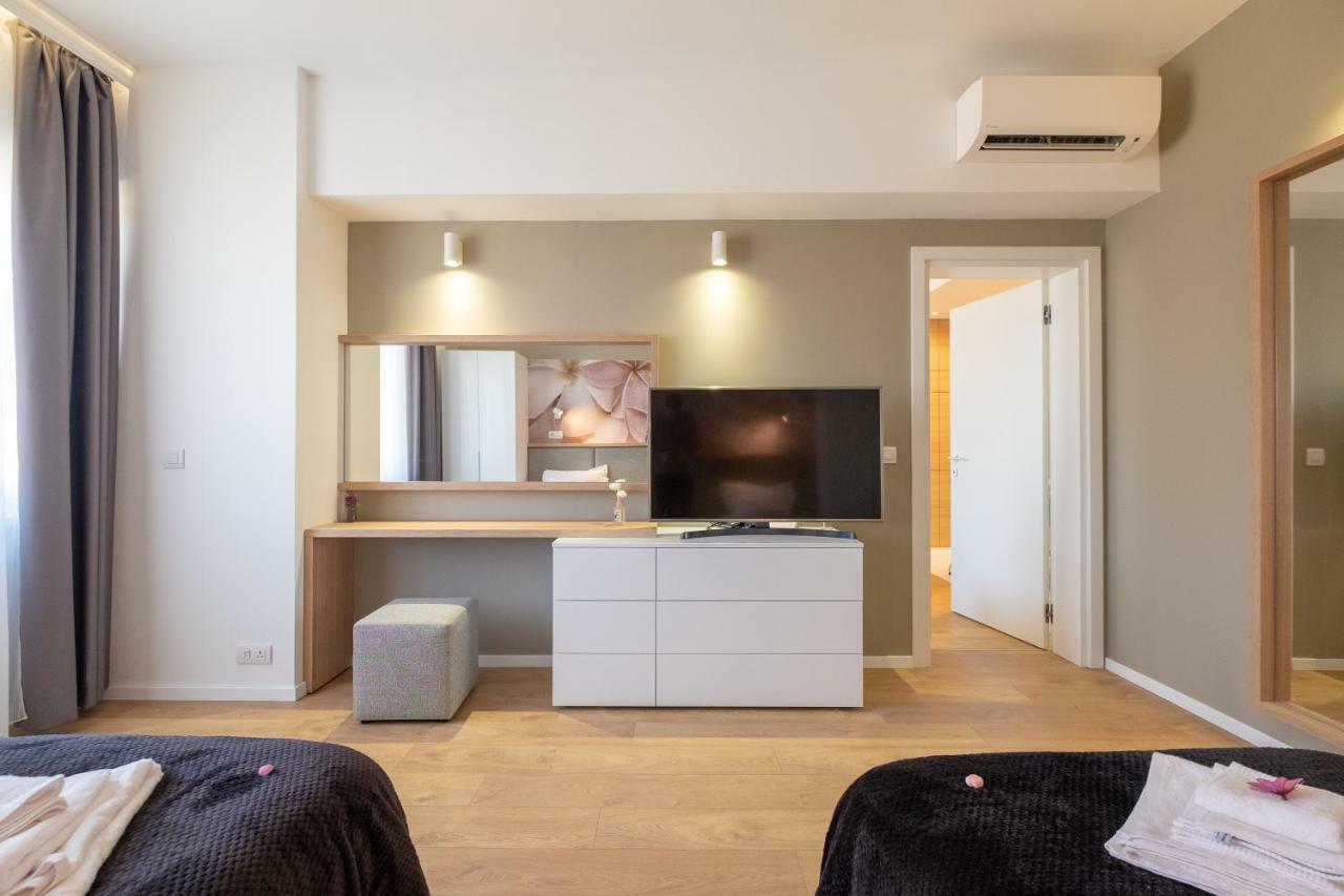Vitosha Blvd Luxury 2-Bedroom, 2-Bathroom With Balcony Sofya Dış mekan fotoğraf