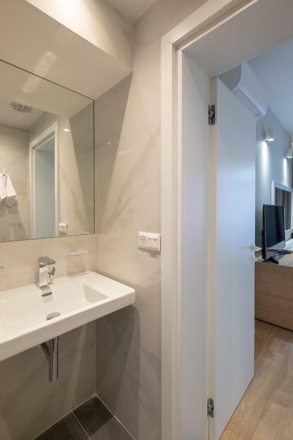 Vitosha Blvd Luxury 2-Bedroom, 2-Bathroom With Balcony Sofya Dış mekan fotoğraf