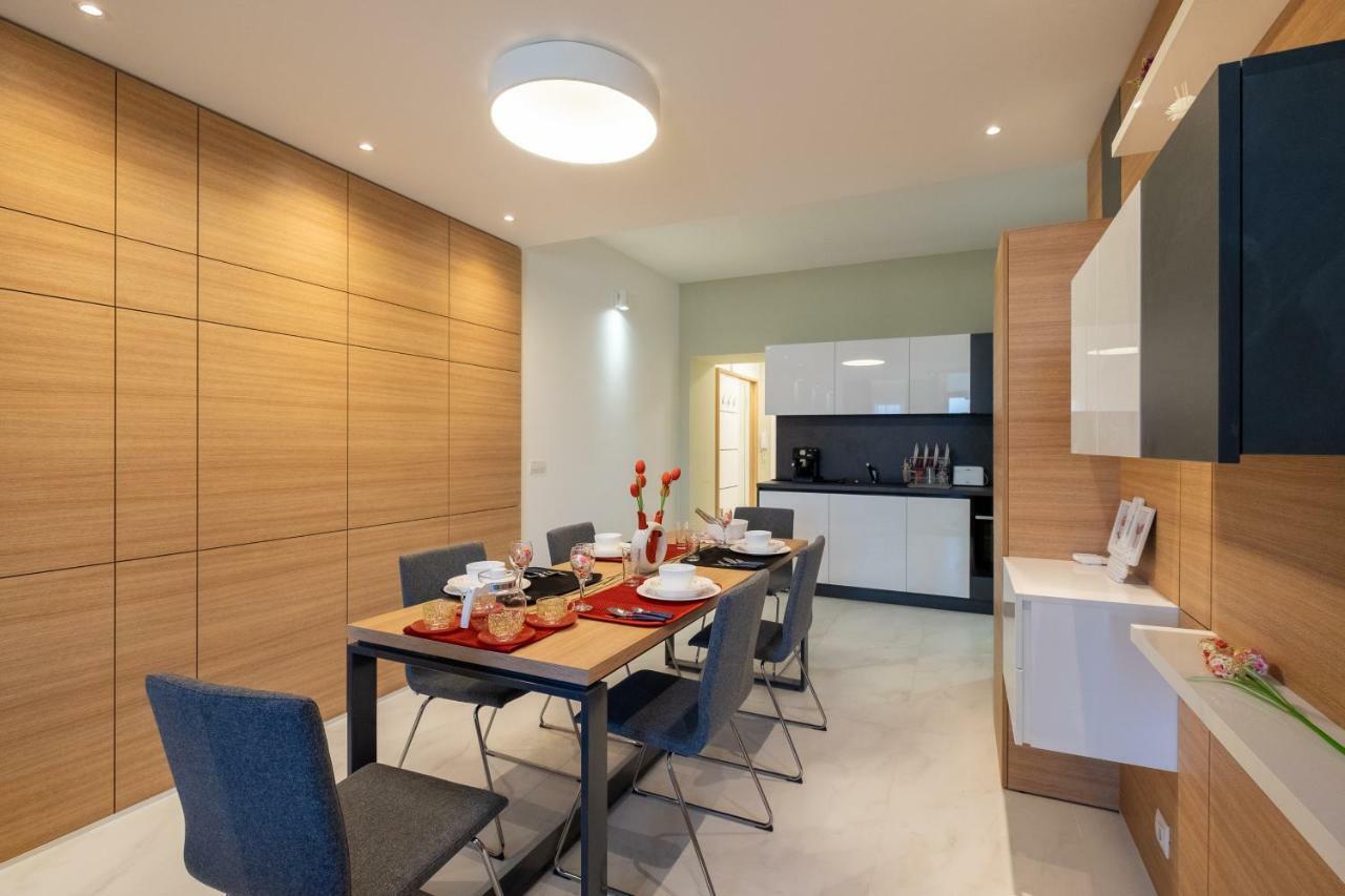 Vitosha Blvd Luxury 2-Bedroom, 2-Bathroom With Balcony Sofya Dış mekan fotoğraf