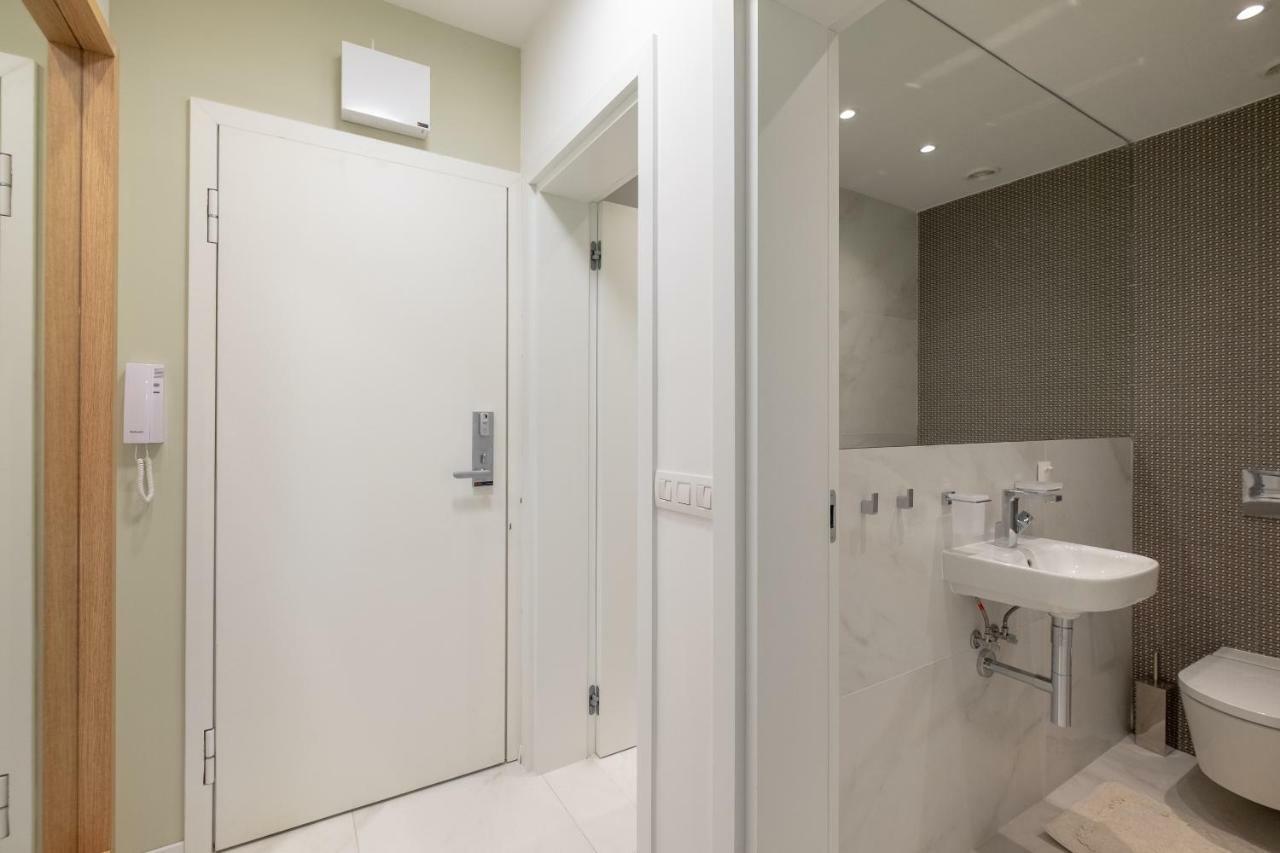 Vitosha Blvd Luxury 2-Bedroom, 2-Bathroom With Balcony Sofya Dış mekan fotoğraf