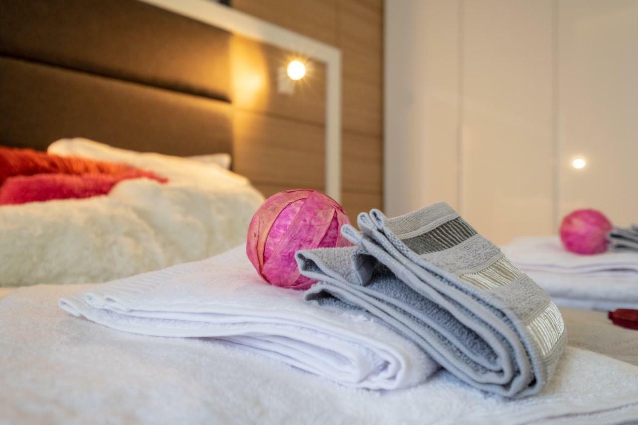 Vitosha Blvd Luxury 2-Bedroom, 2-Bathroom With Balcony Sofya Dış mekan fotoğraf