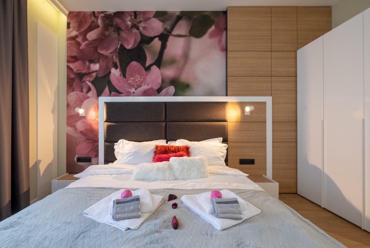 Vitosha Blvd Luxury 2-Bedroom, 2-Bathroom With Balcony Sofya Dış mekan fotoğraf