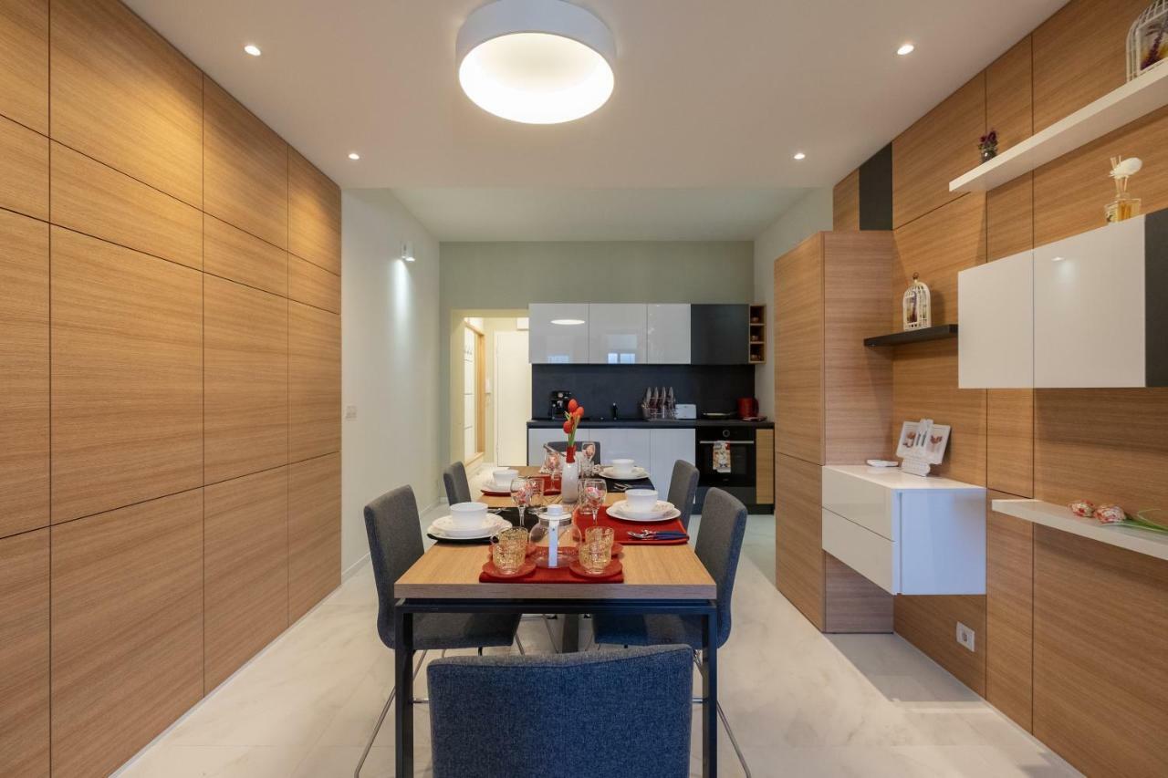 Vitosha Blvd Luxury 2-Bedroom, 2-Bathroom With Balcony Sofya Dış mekan fotoğraf