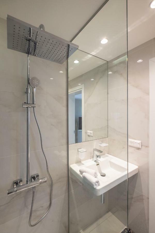 Vitosha Blvd Luxury 2-Bedroom, 2-Bathroom With Balcony Sofya Dış mekan fotoğraf