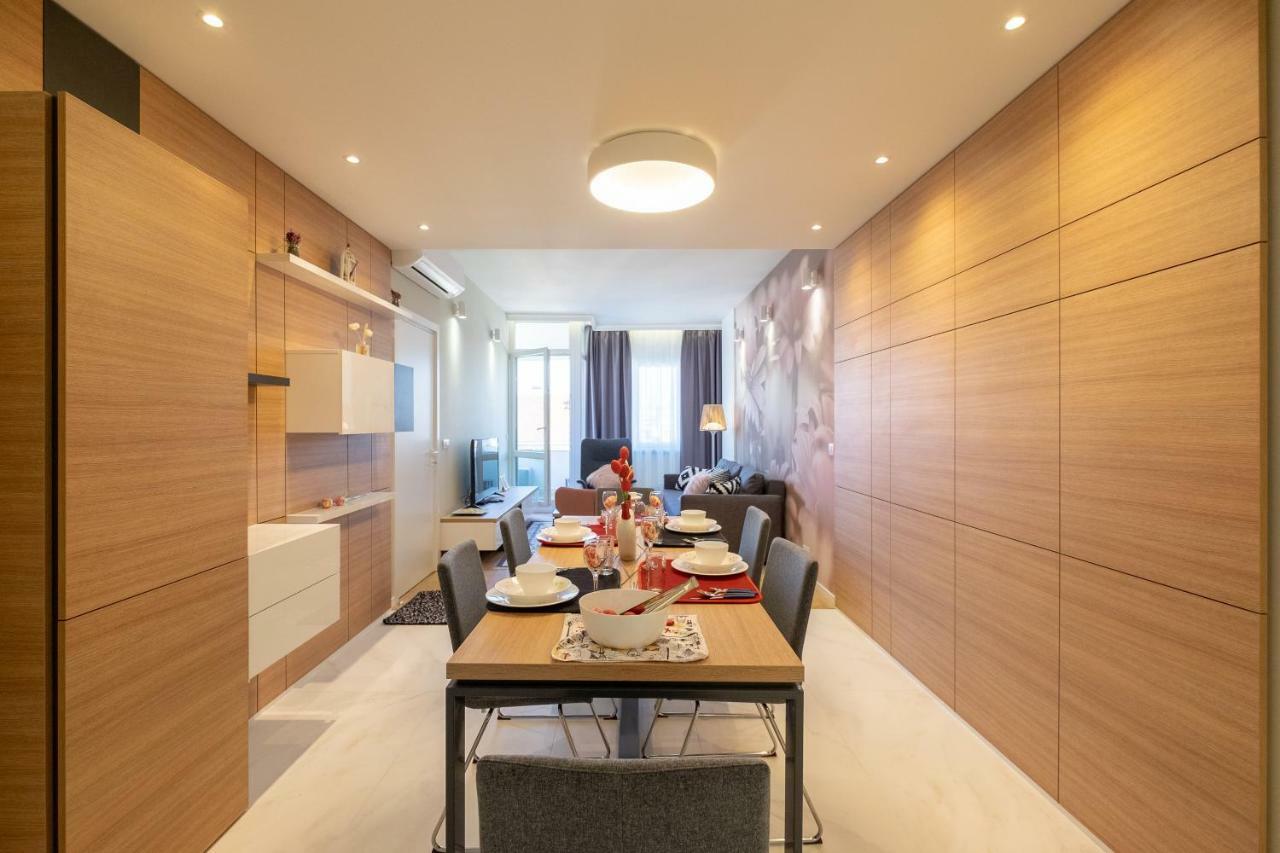 Vitosha Blvd Luxury 2-Bedroom, 2-Bathroom With Balcony Sofya Dış mekan fotoğraf
